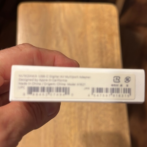 Apple USB-C to Digital AV Multi-port Adapter - Picture 4 of 4